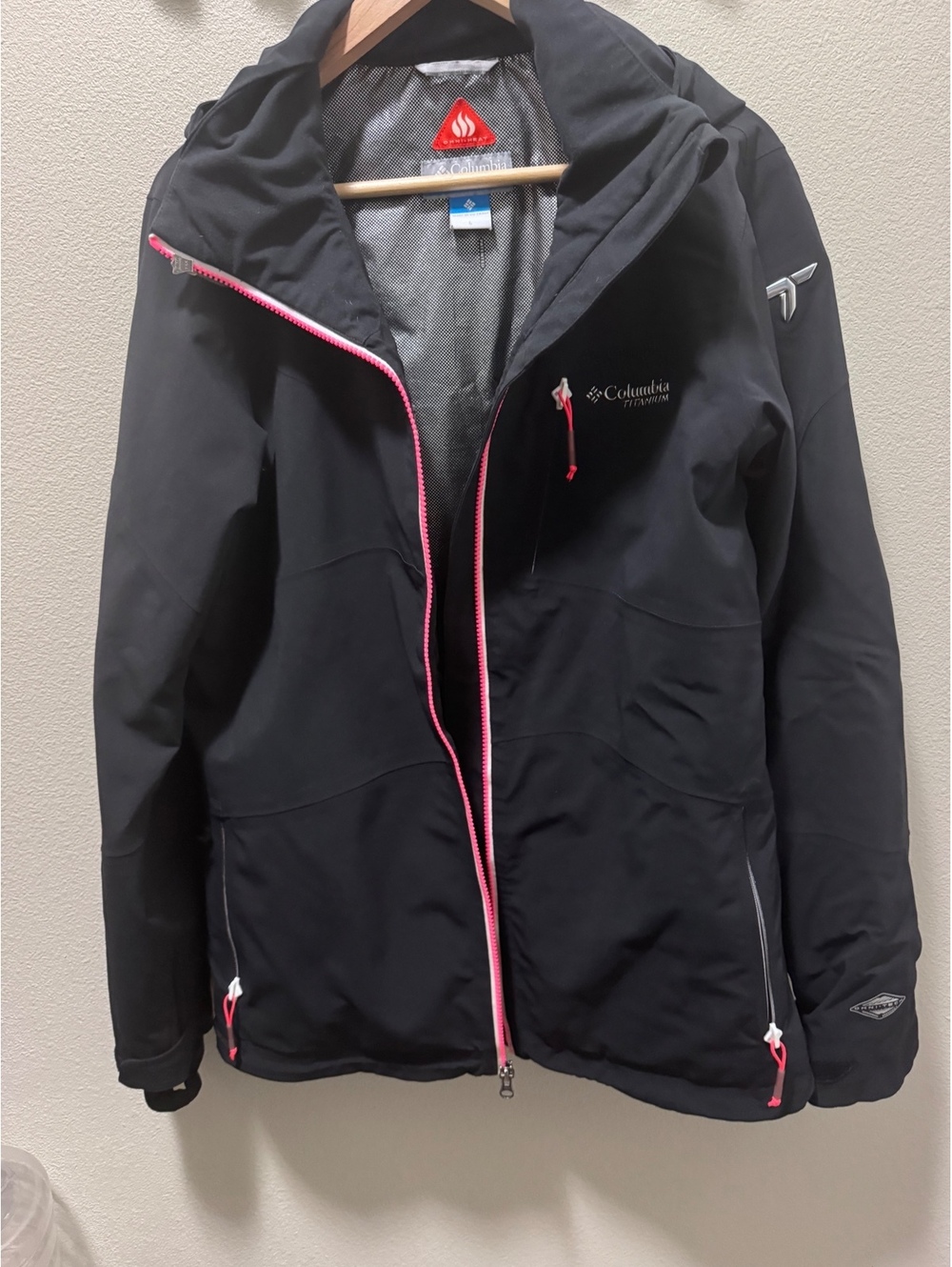 Columbia Titanium Omni Heat Omni Tech Women’s L Black Ski Jacket Pink Zip
